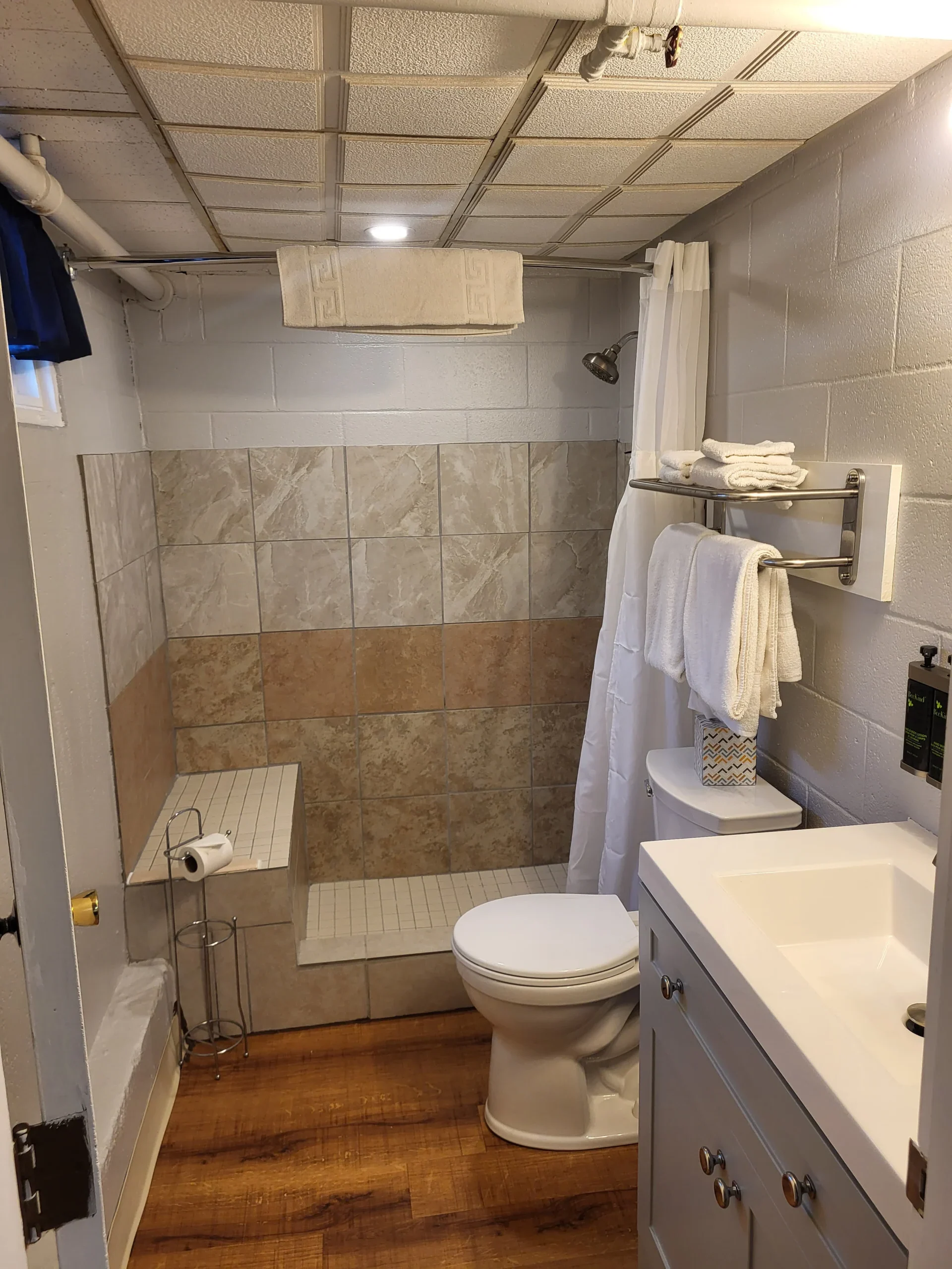Queen Suite 1